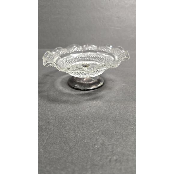 Vintage Glass Pedestal Compote Bowl Silver Plate Base 6.5" Scalloped Candy Dish - Picture 1 of 8
